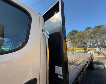 2020 Freightliner M2 106