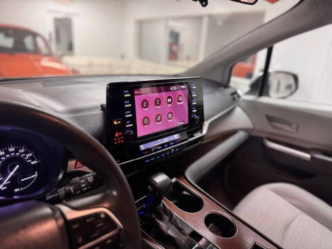 2021 Toyota Sienna LE 8-Passenger