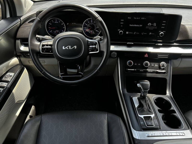 2023 Kia Carnival LX