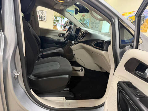 2021 Chrysler Voyager L