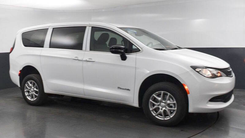 2025 Chrysler Voyager LX