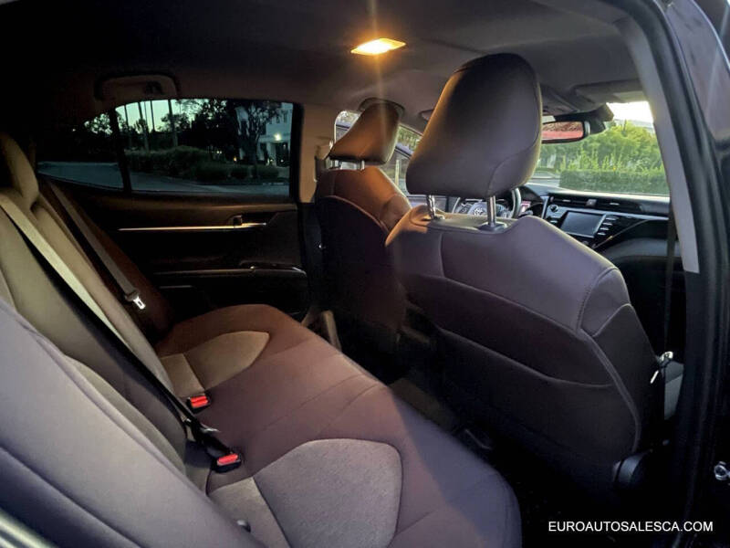 2019 Toyota Camry Hybrid LE