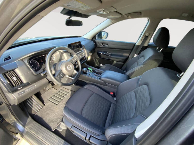 2025 Nissan Pathfinder S