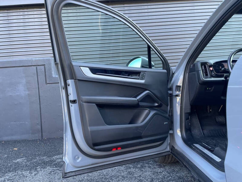 2024 Porsche Cayenne E-Hybrid