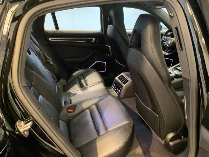 2023 Porsche Panamera 4 Platinum Edition