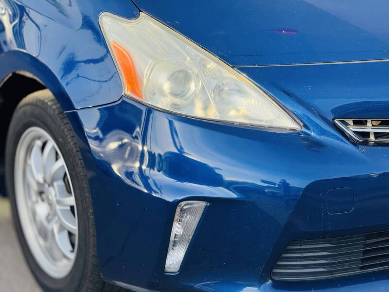 2014 Toyota Prius v Two