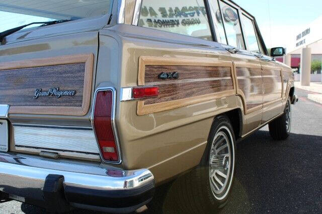 1990 Jeep Grand Wagoneer