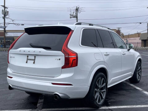 2019 Volvo XC90 T5 Momentum