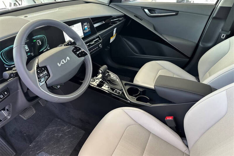 2025 Kia Niro EX