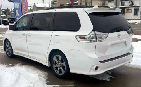 2018 Toyota Sienna SE Premium 8-Passenger
