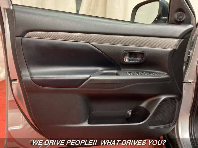 2020 Mitsubishi Outlander SE