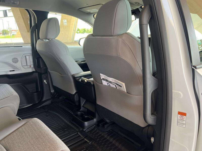 2025 Toyota Sienna LE 8-Passenger