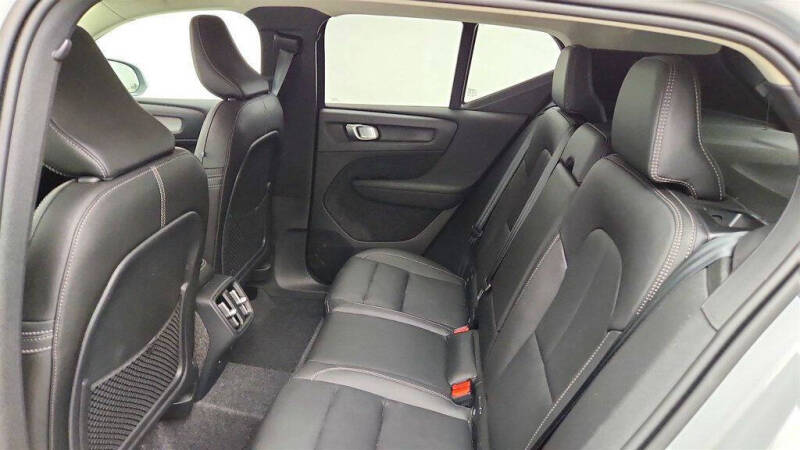 2025 Volvo XC40 B5 Core Bright Theme