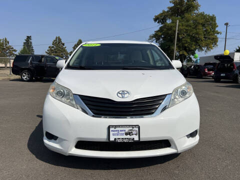 2011 Toyota Sienna LE 7-Passenger Auto Access Seat