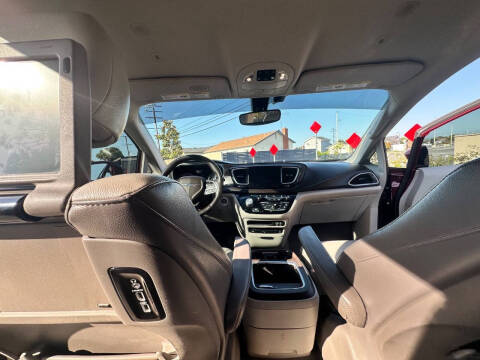 2018 Chrysler Pacifica Touring L Plus