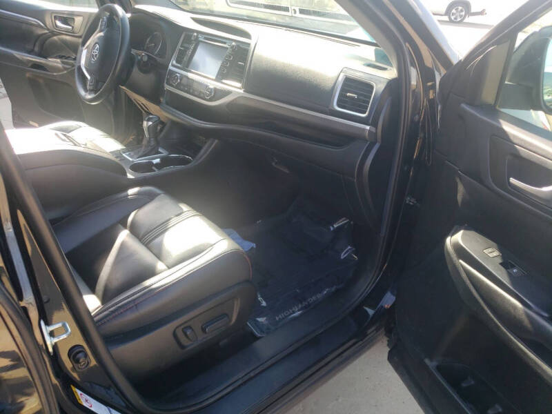 2019 Toyota Highlander SE