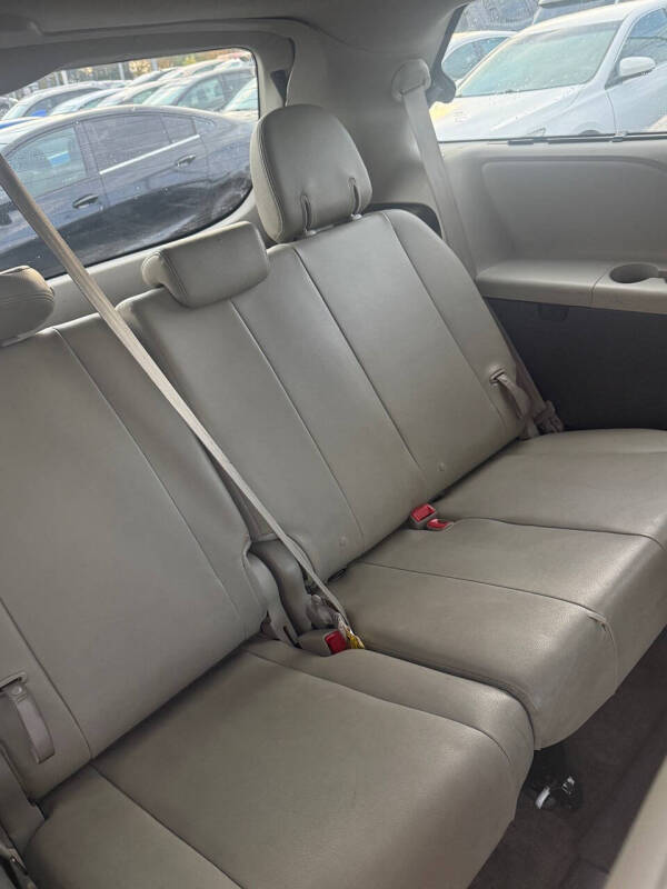 2013 Toyota Sienna XLE 8-Passenger