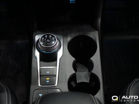 2022 Ford Escape Hybrid Titanium