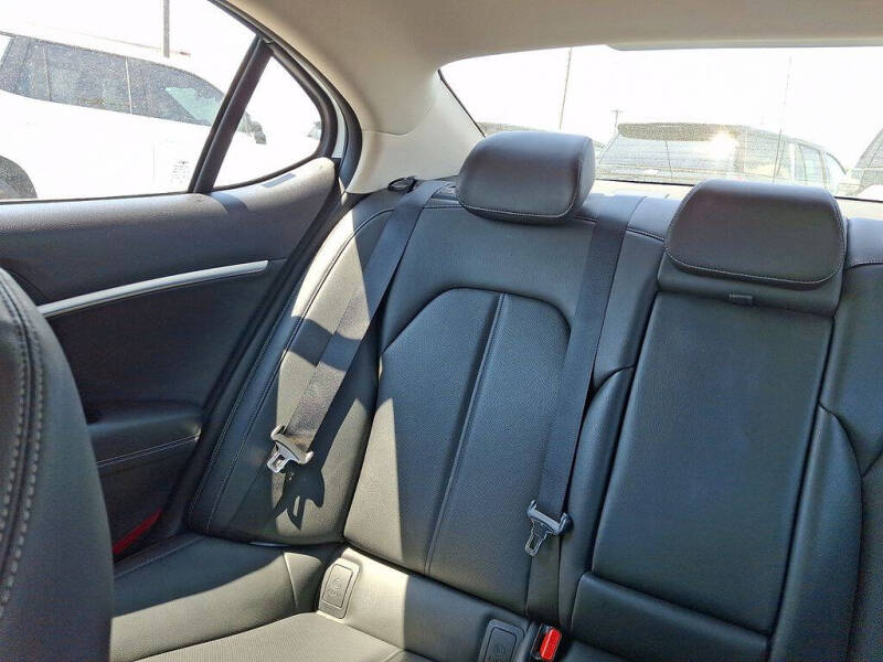 2023 Genesis G70