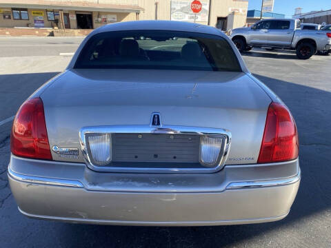 2003 Lincoln Town Car Executive
