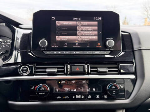 2022 Nissan Pathfinder SV