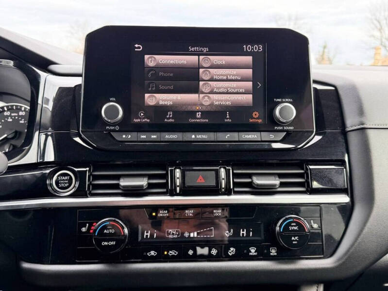 2022 Nissan Pathfinder SV
