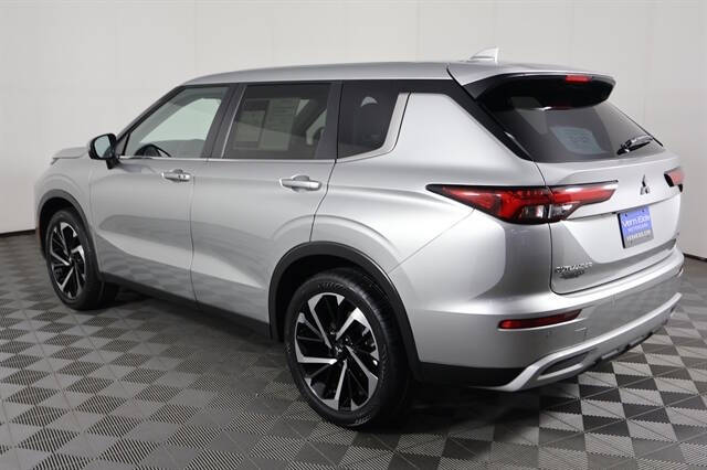 2024 Mitsubishi Outlander SE