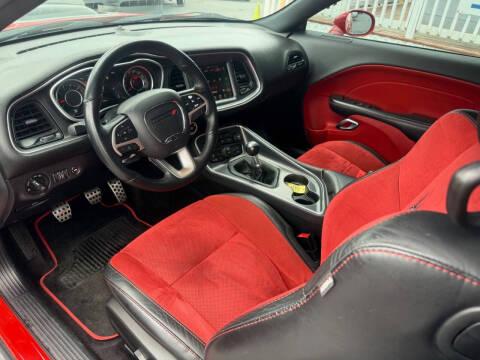 2016 Dodge Challenger 392 HEMI Scat Pack Shaker