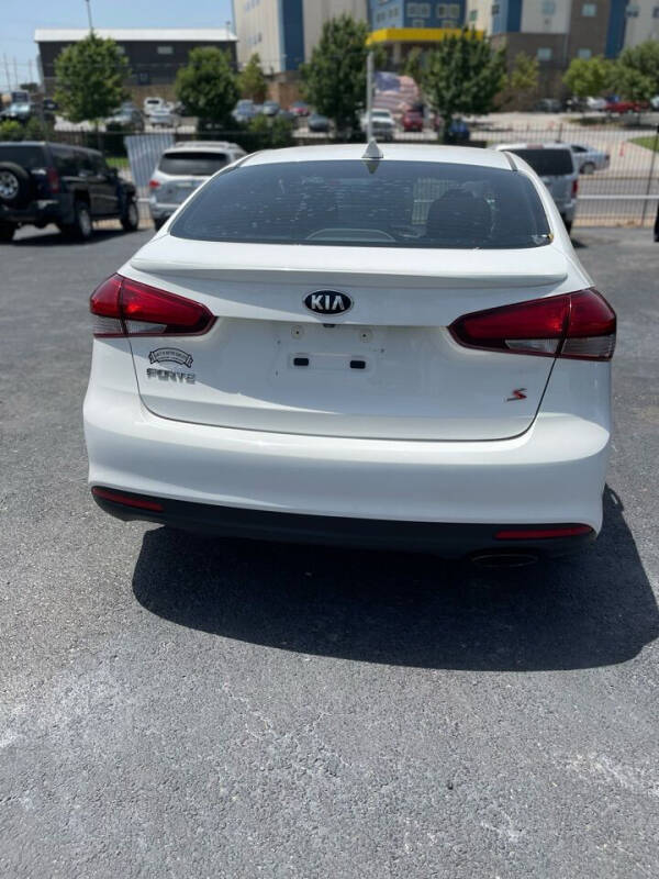 2017 Kia Forte S photo 3