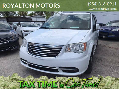 2015 Chrysler Town and Country for sale at ROYALTON MOTORS in Plantation FL