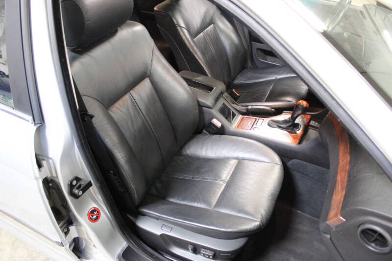 2000 BMW 5 Series 528i