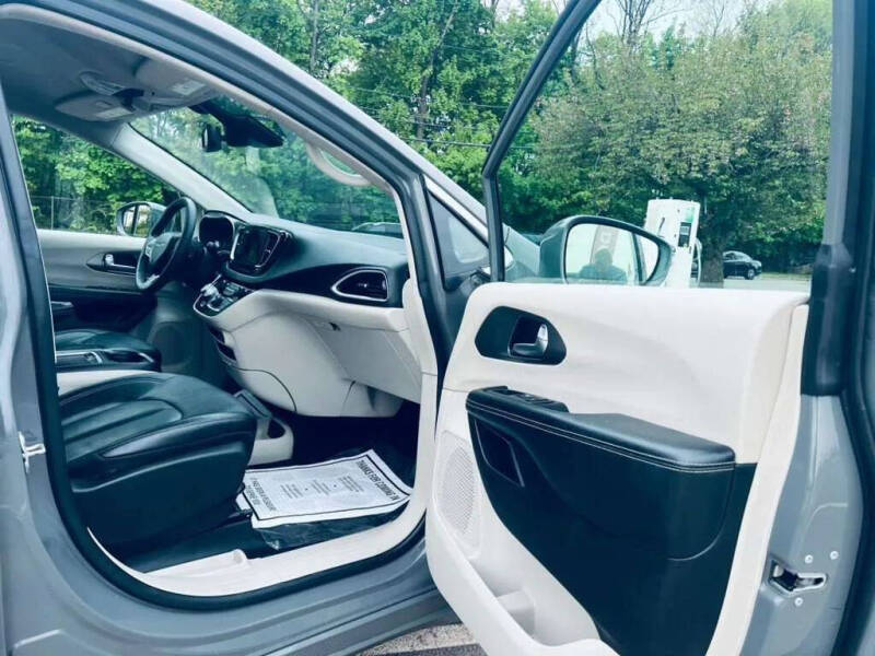 2022 Chrysler Pacifica Touring L