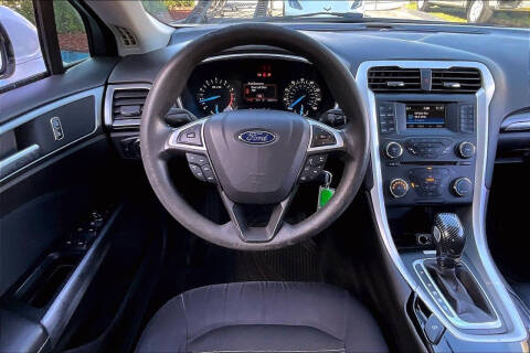 2015 Ford Fusion SE