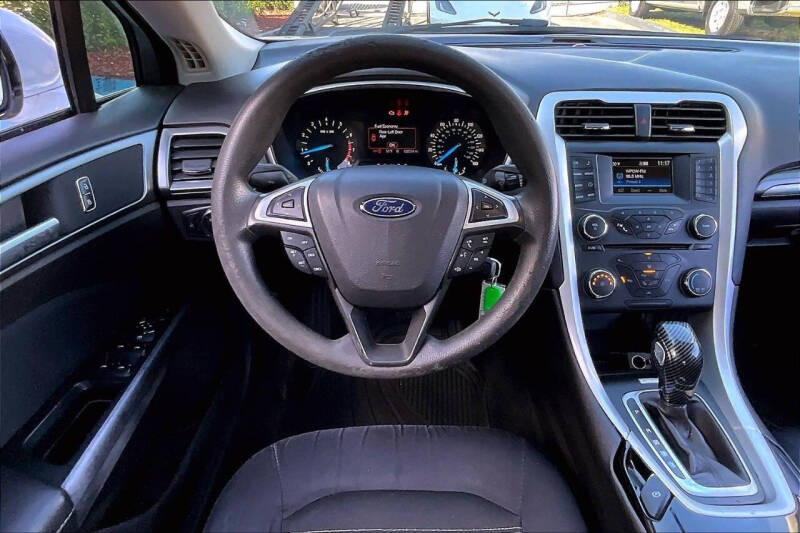 2015 Ford Fusion SE
