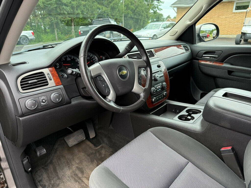 2014 Chevrolet Suburban 25