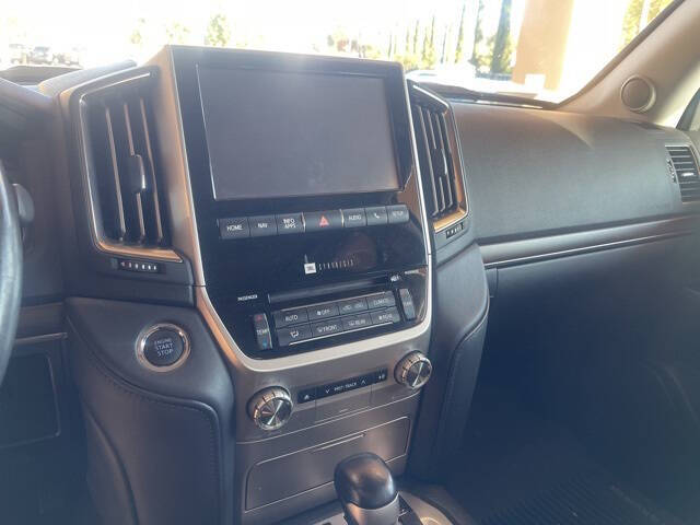 2017 Toyota Land Cruiser