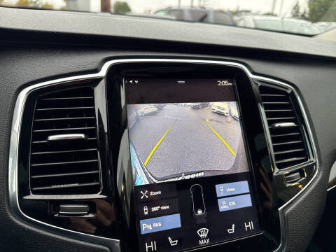 2016 Volvo XC90 T6 Momentum