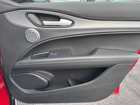 2025 Alfa Romeo Stelvio Intensa