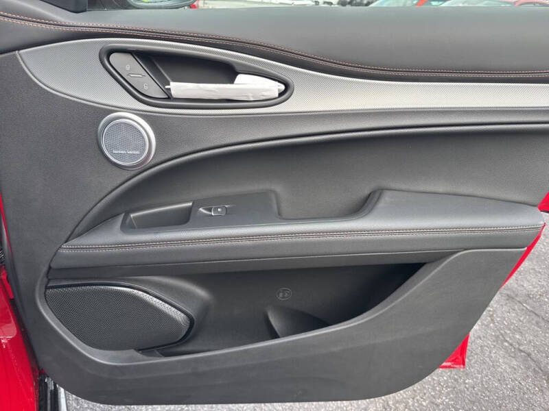 2025 Alfa Romeo Stelvio Intensa