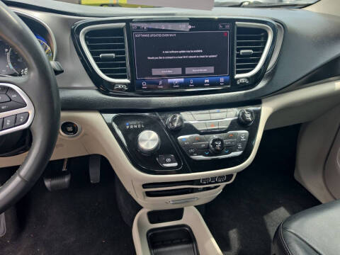 2022 Chrysler Pacifica Touring L