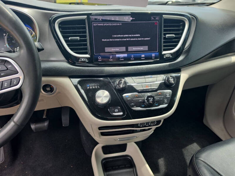 2022 Chrysler Pacifica Touring L