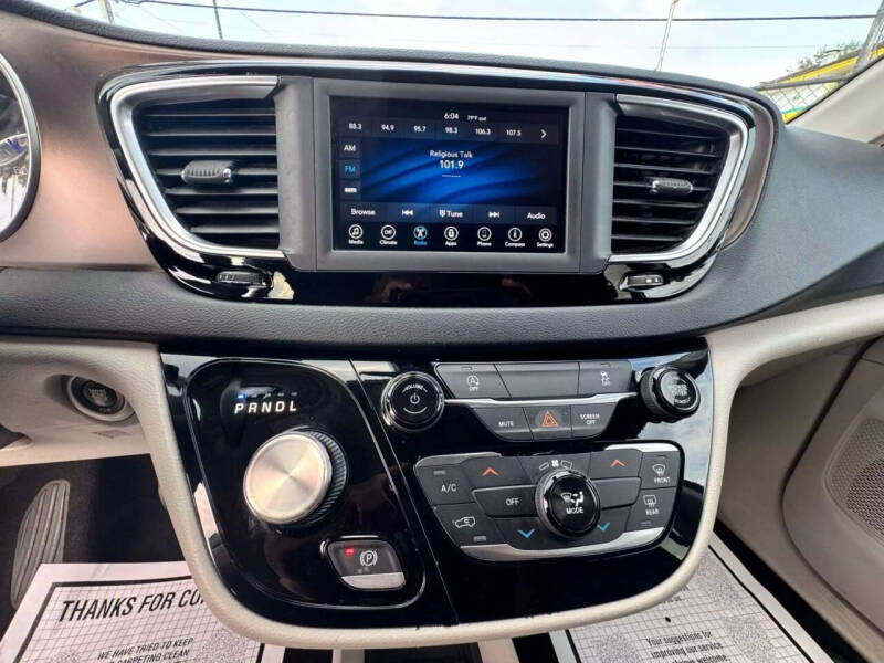 2020 Chrysler Voyager LXi