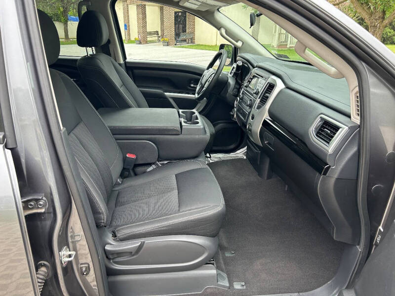 2017 Nissan Titan SV