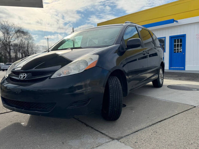 2010 Toyota Sienna LE 7-Passenger