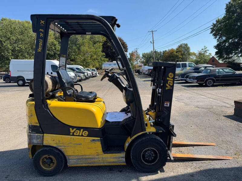 2017 Yale GLP030V