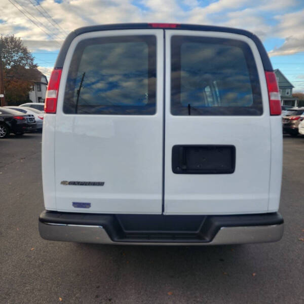 2024 Chevrolet Express 2500