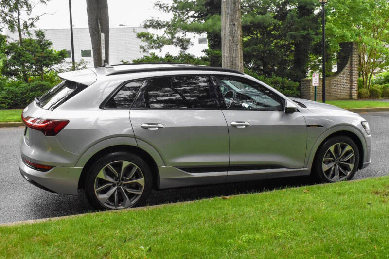 2021 Audi e-tron quattro Premium Plus