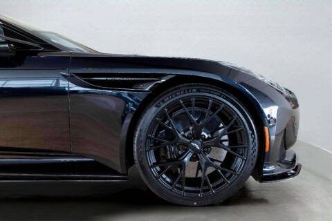 2025 Aston Martin DB12 V8