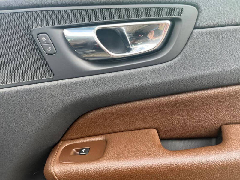 2018 Volvo XC60 T5 Momentum