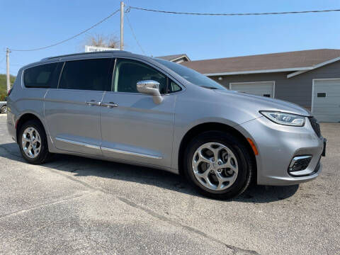 2021 Chrysler Pacifica for sale at Kuhn Enterprises, Inc. in Fort Atkinson IA